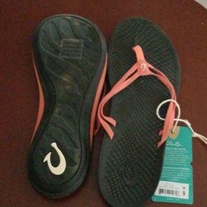 New Olukai flip flops
